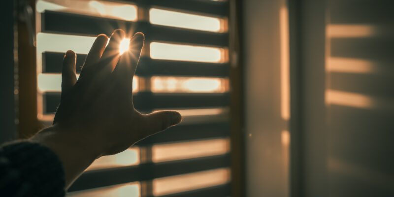 Dlaczego inteligentne rolety reagują z opóźnieniem mimo stabilnego internetu?